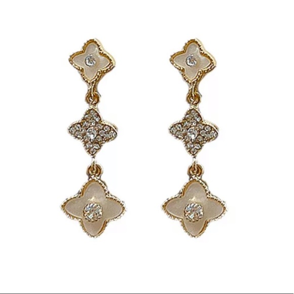 Designer inspired floral clover earrings - Picture 2 of 3